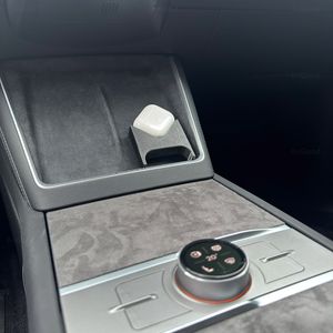 Hovedbilde AirPods-holder for trådløs lading i Tesla
