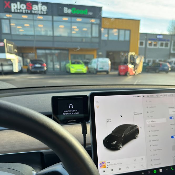 Hovedbilde Safedrive-holder Tesla